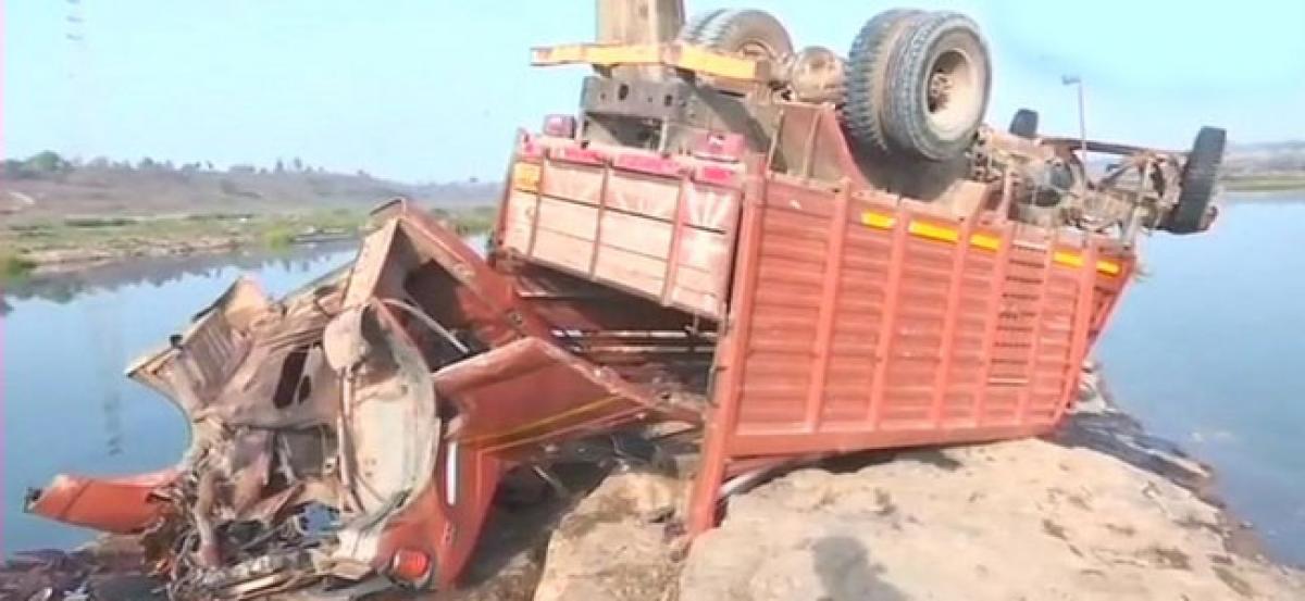 21 dead in Madhya Pradesh road mishap