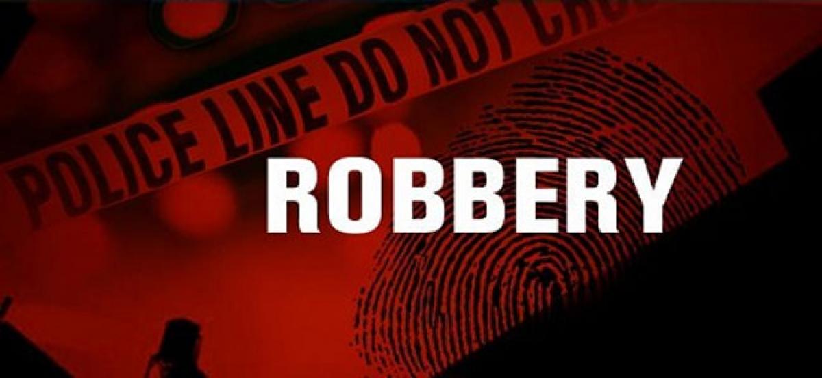 Five highway robbers held in Bhimavaram