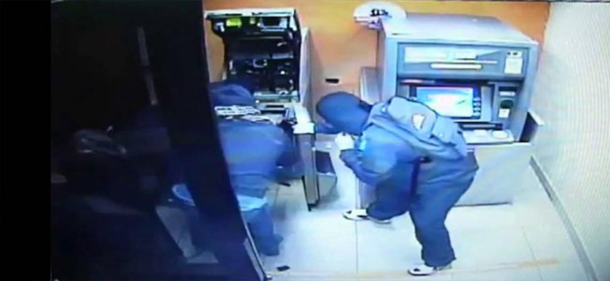 Rupees 17.32 lakh robbed from ATM