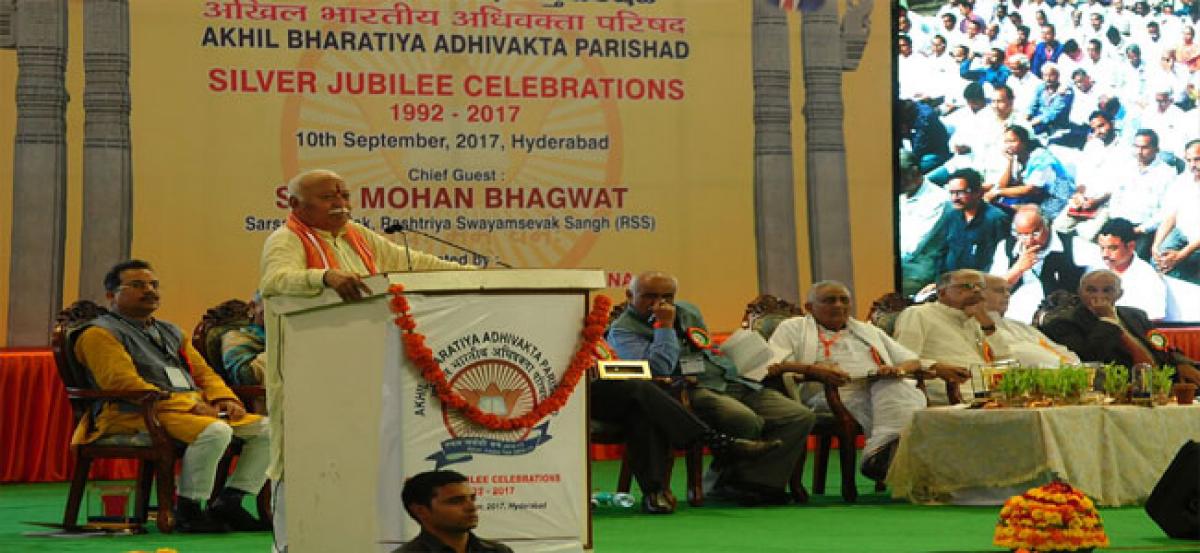 Help those under duress, Mohan Bhagawat tells legal fraternity