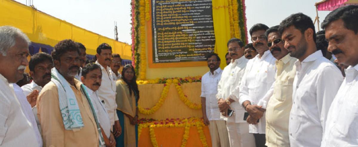 Will construct R&R colonies with all amenities: Minister Somireddy Chandramohan Reddy