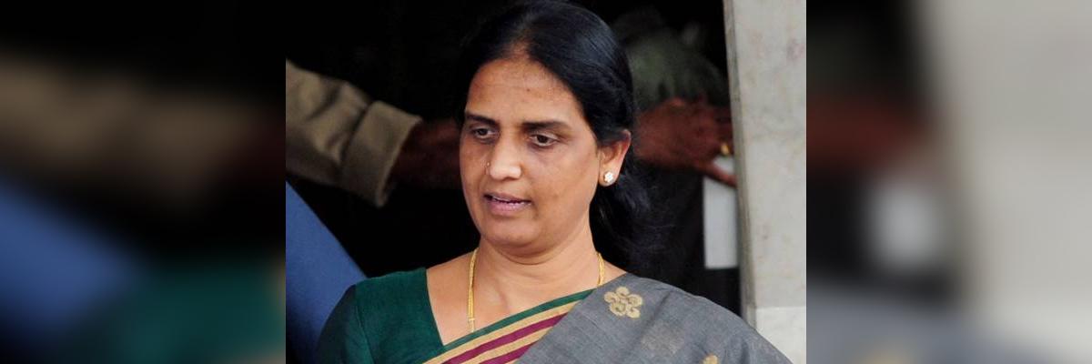 Telangana Assembly Elections 2018: TRS and BJP leaders obstructed Sabitha Indra Reddy while entering into a booth in Maheshwaram