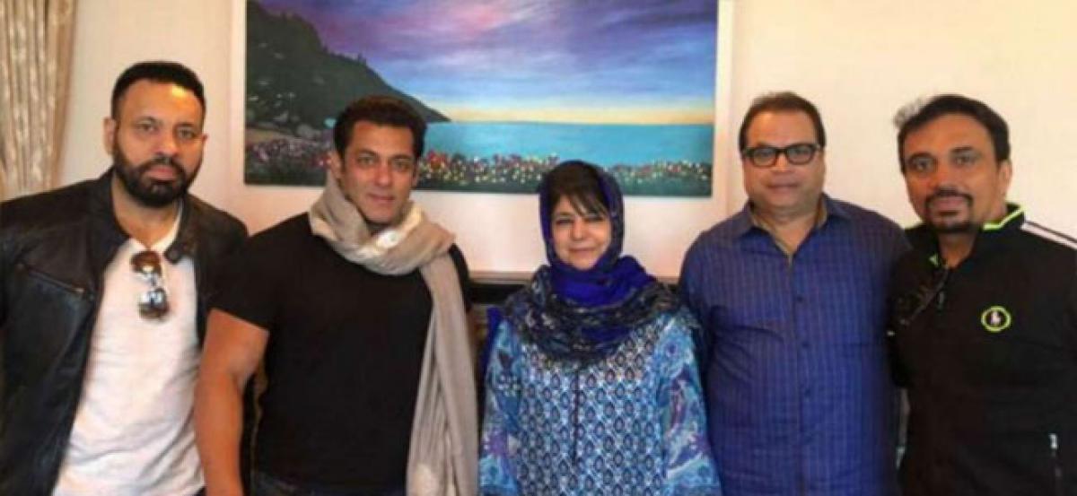 Salman Khan meets Mehbooba Mufti in Kashmir