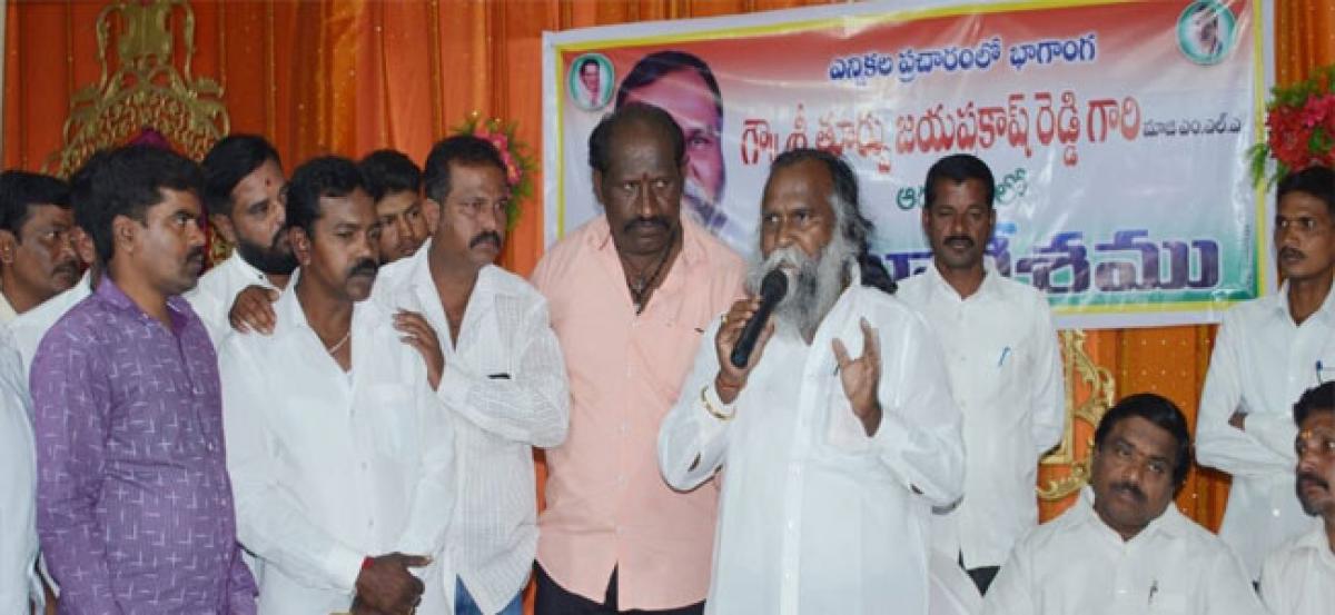 Government hospital contract staff join Congress