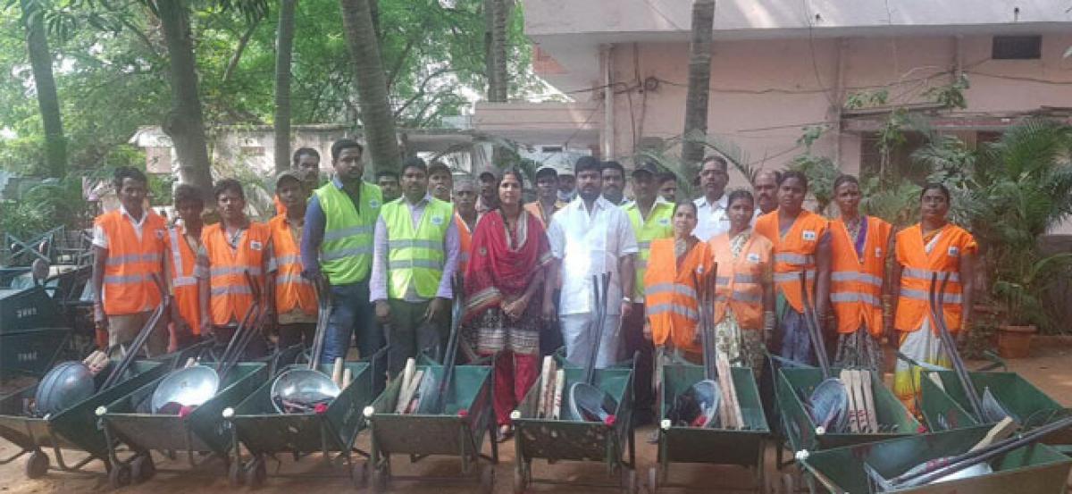 Corporator distributes tools to sanitation workers