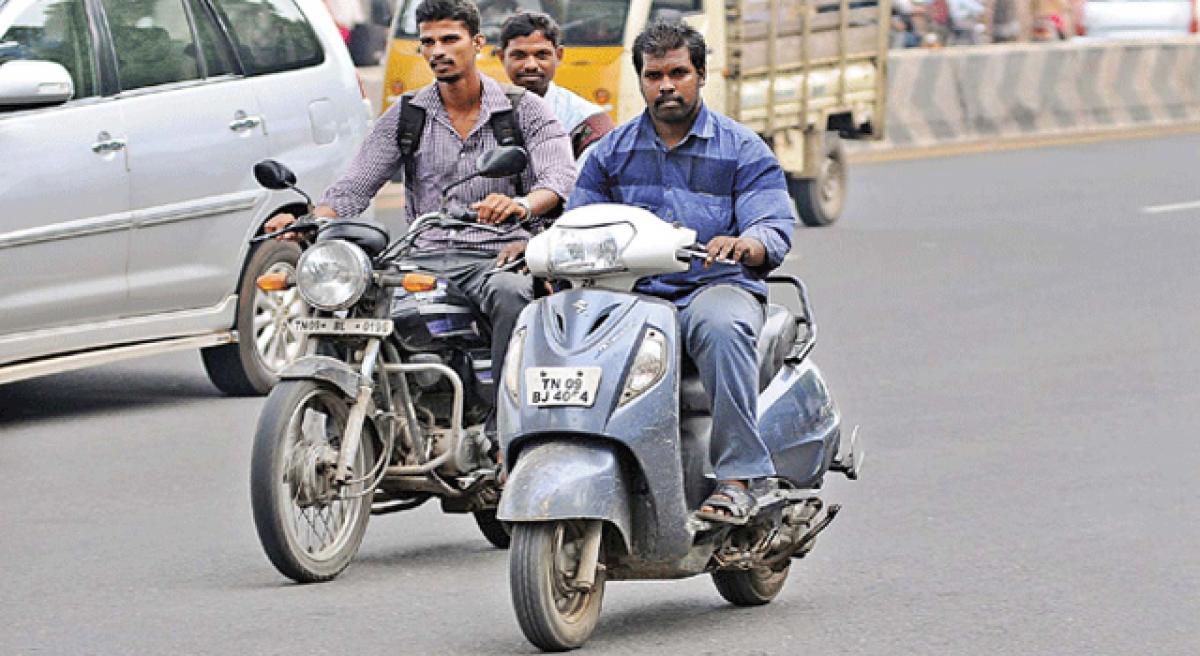 Riders sans helmet to lose licence 