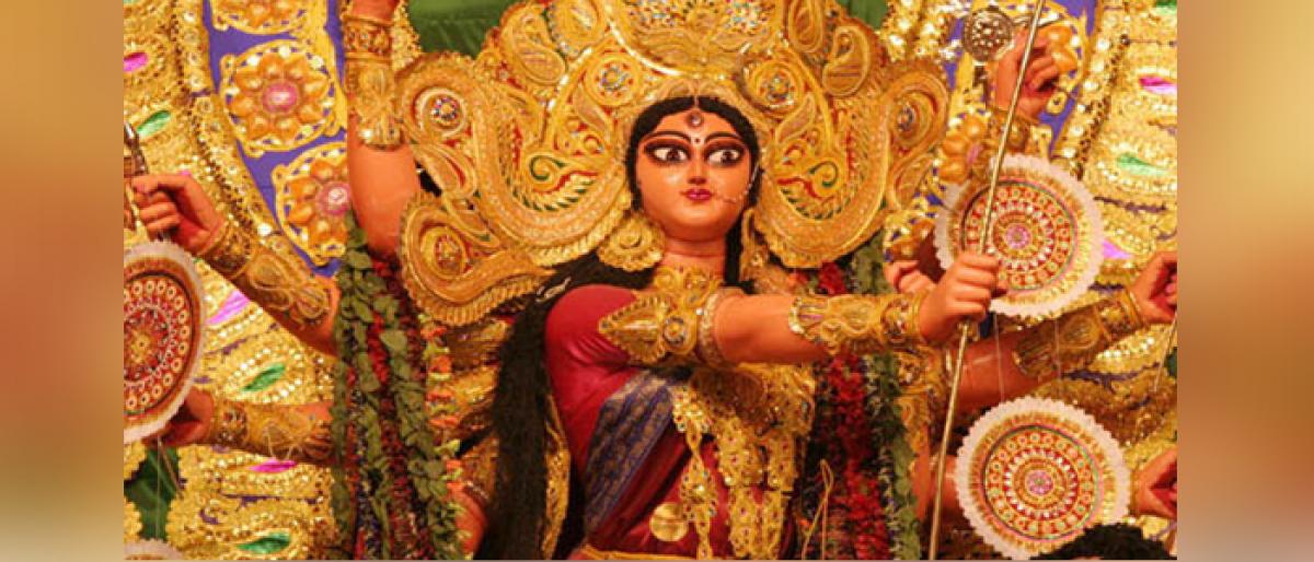 Bengal celebrates Maha Saptami