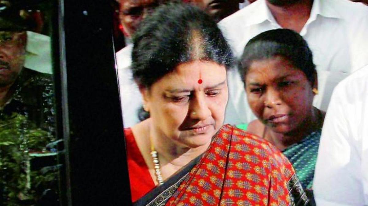 Sasikala gets parole, leaves for Chennai to meet ailing husband