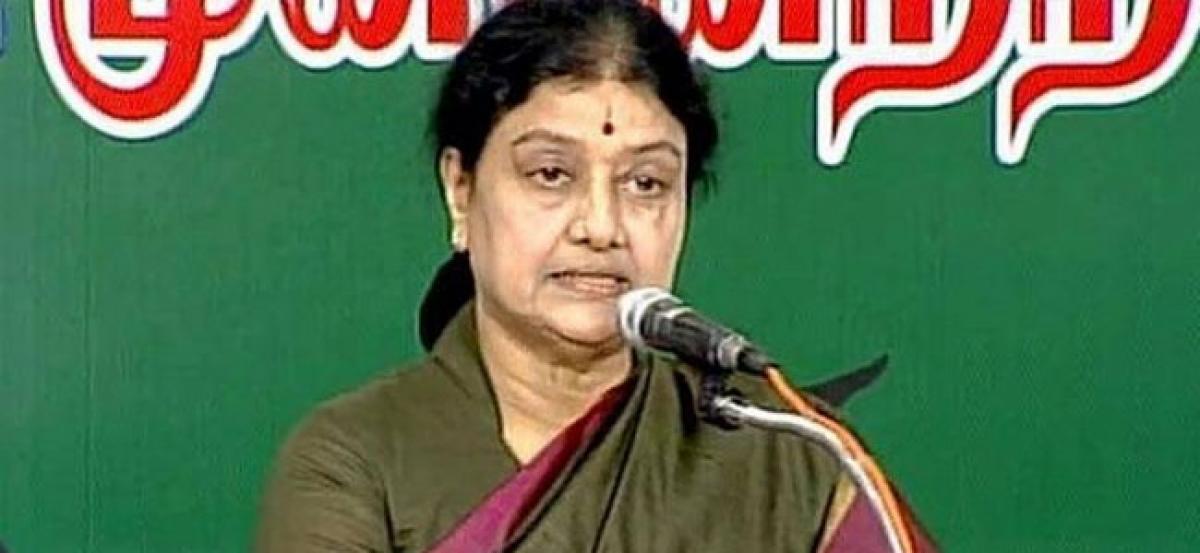 Sasikala granted 15-day bail for husbands funeral