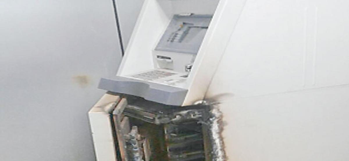 Thieves strike at SBI ATM , loot Rupees 20 lakh