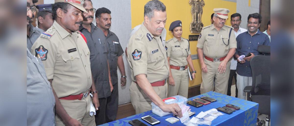 Drugs worth 2Lakh seized, 7 held in Vijayawada