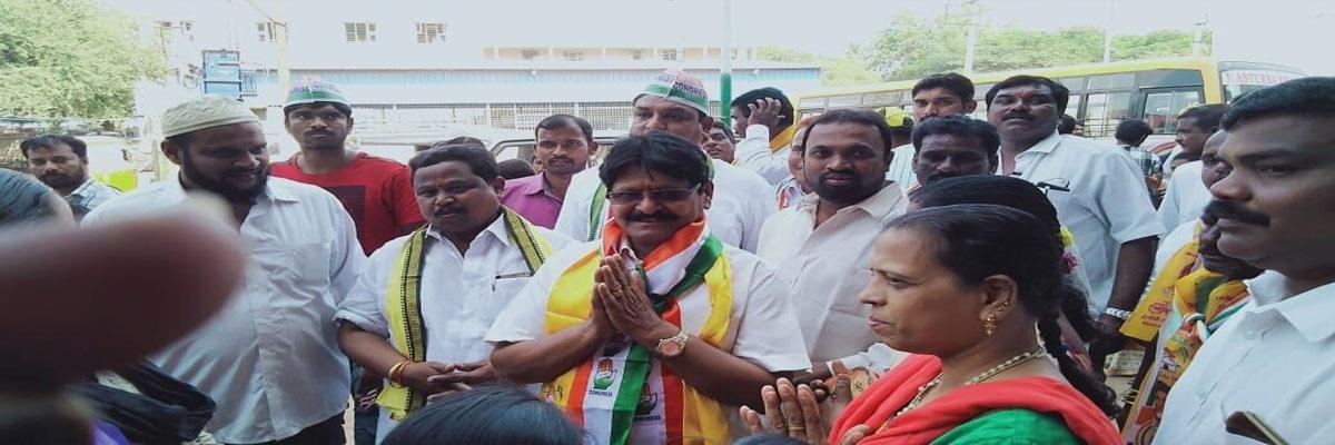 TRS ignoring Telangana martyrs: Sarve Satyanarayana