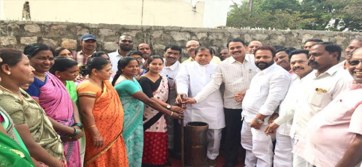 Sewerage line works inaugurated by Manne Govardhan Reddy