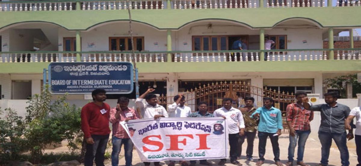 SFI protest against summer classes by corporate colleges