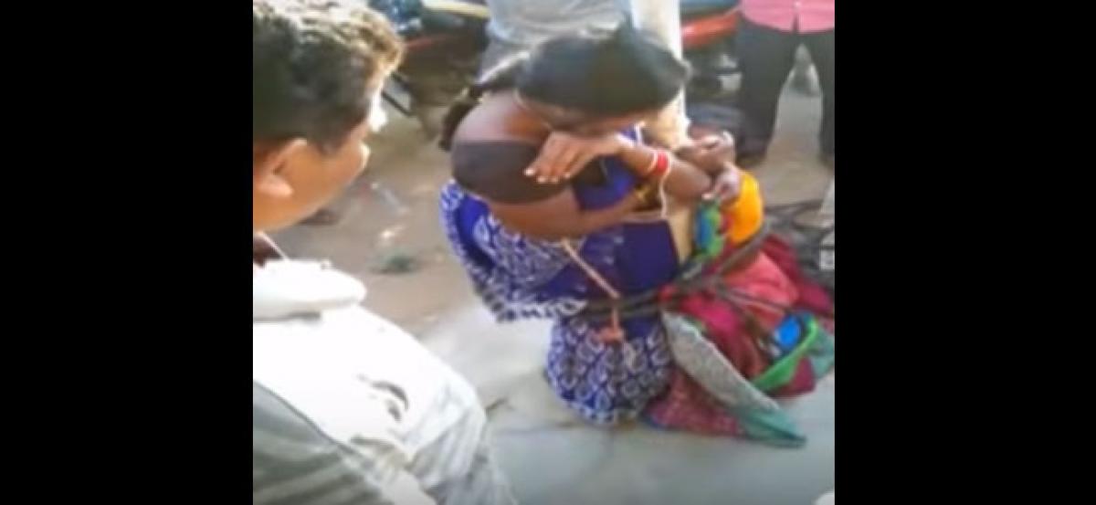 Two women tied to poll, thrashed for stealing sarees in Shamirpet