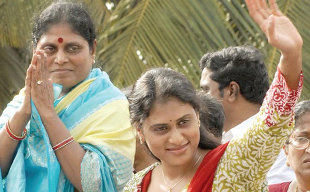 YS Sharmila, Vijayamma participate in YSRCP plenary