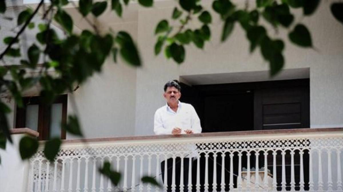 After Karnataka  ministers residence, I-T dept now raids his in-laws home