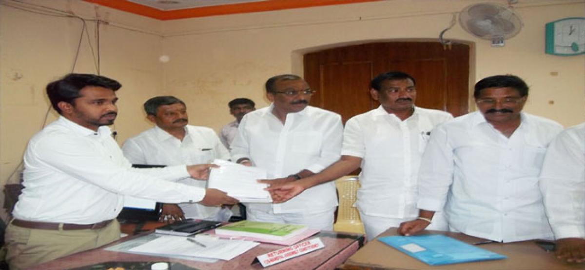 YSRCP candidate Silpa Mohan Reddy files nomination papers