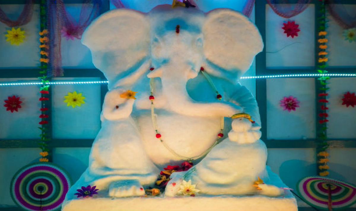 Snow Ganpati idol cools up Mumbaikars on Ganeshotsav