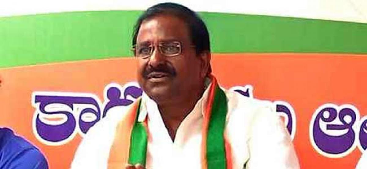 BJP leader Somu Veeraju criticises Chandrababu over Polavaram Project