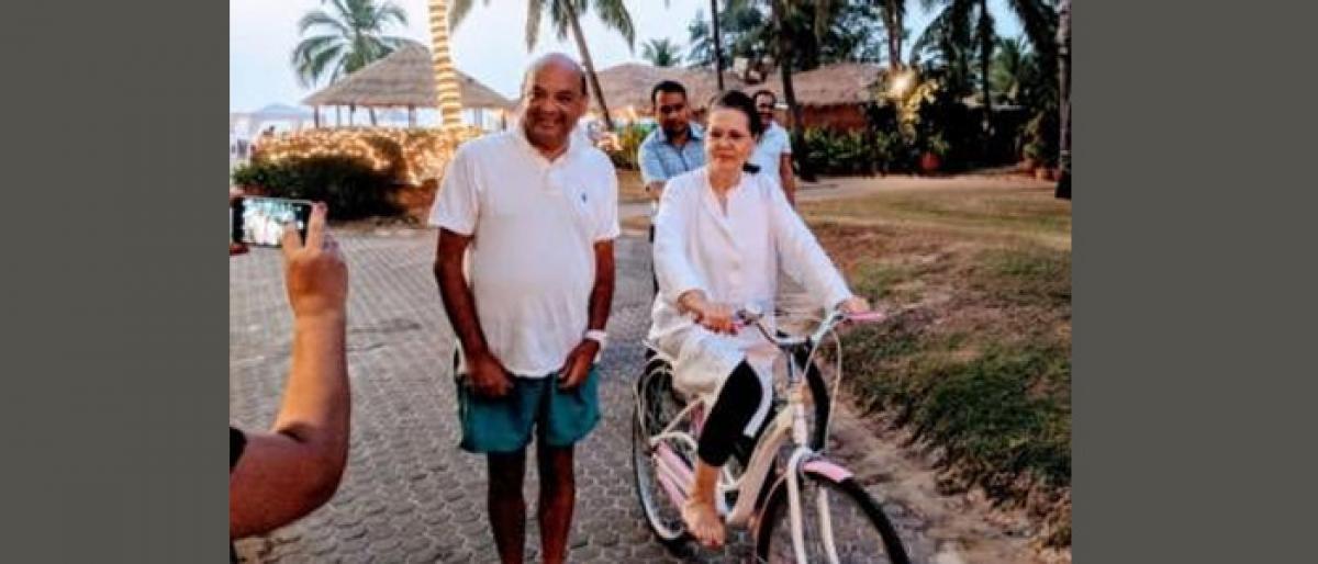 Thanks to Riteish Deshmukh, Sonia Gandhi’s cycling in Goa has gone viral