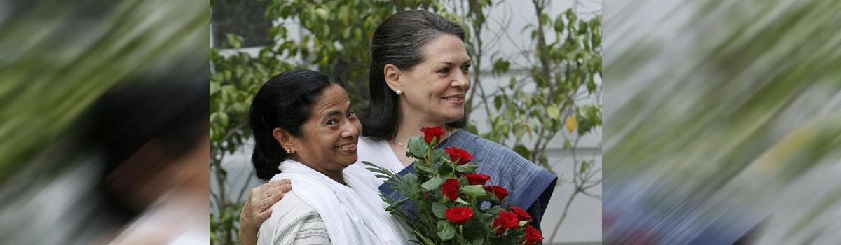 Mamata extends birthday wishes to Sonia, may meet her in Delhi