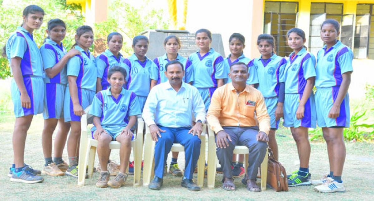 Kakatiya University volleyball team for south zone tourney