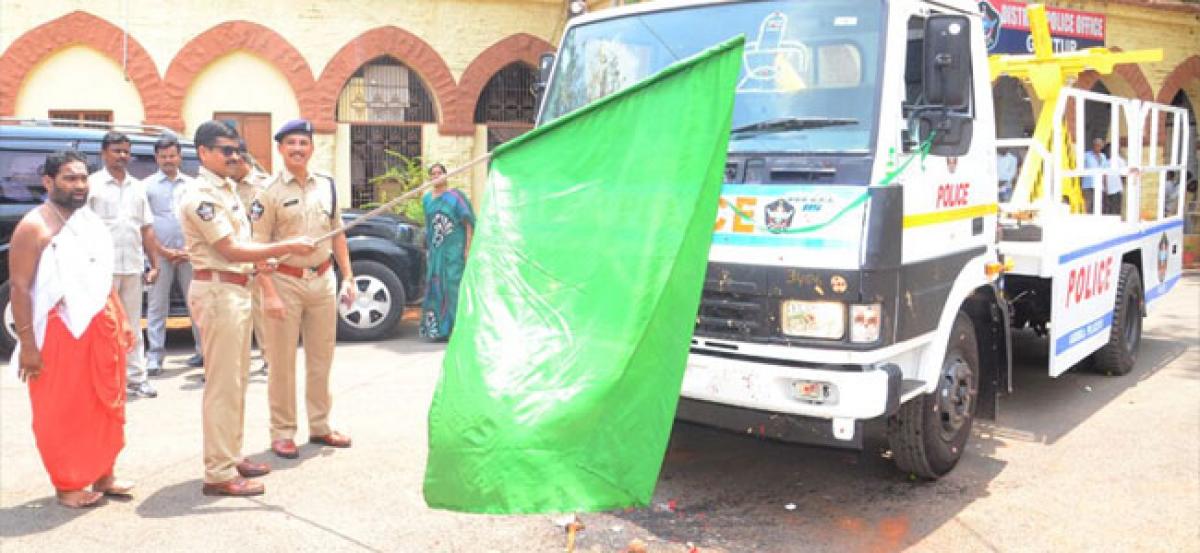 SP flags off towing vehicle