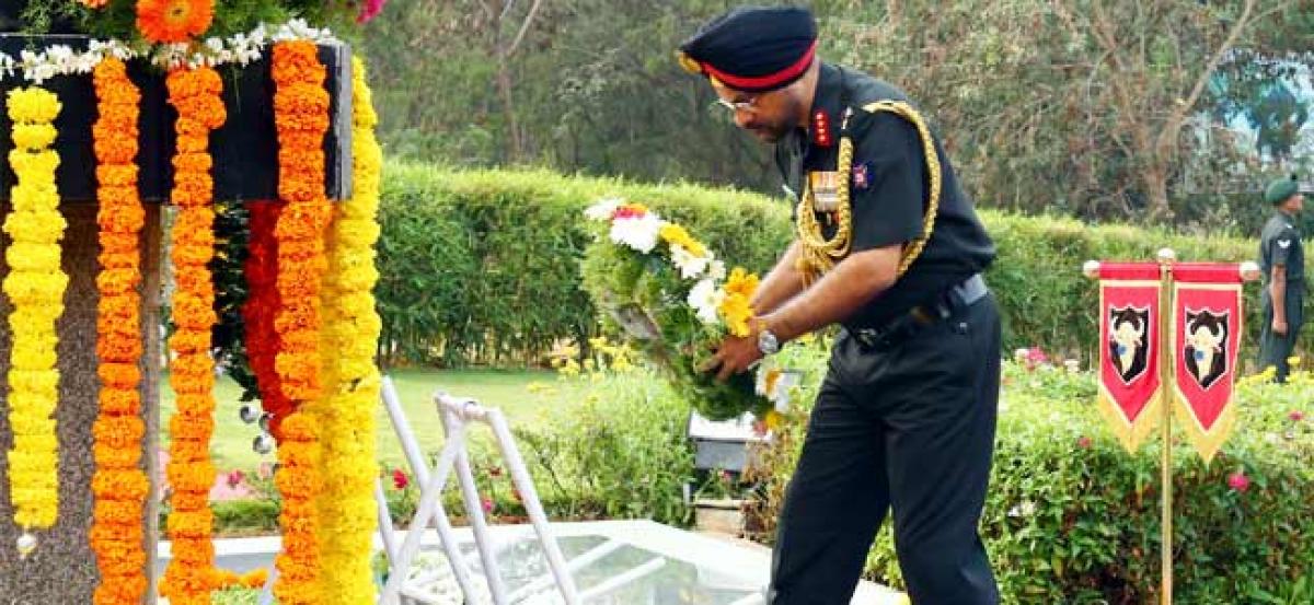Tributes to Martyrs on 70th Army Day