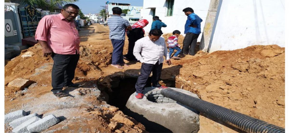 Civic chief Srinivas Reddy inspects sanitation works