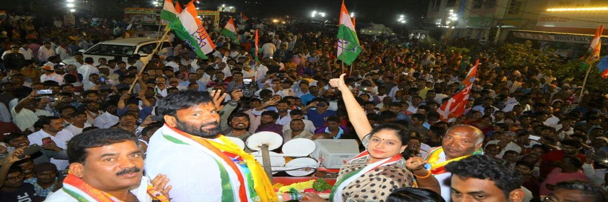 Vijayashanti exhorts youth to back People’s Front