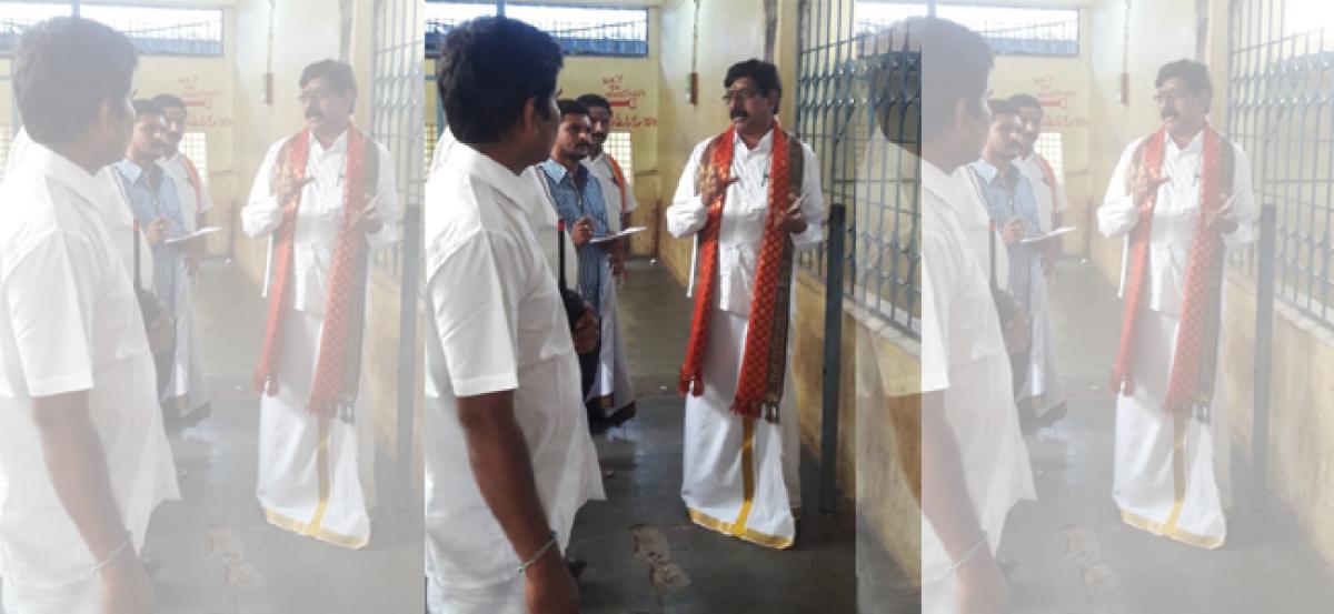 Regulate queue line in Srisailam temple: EO