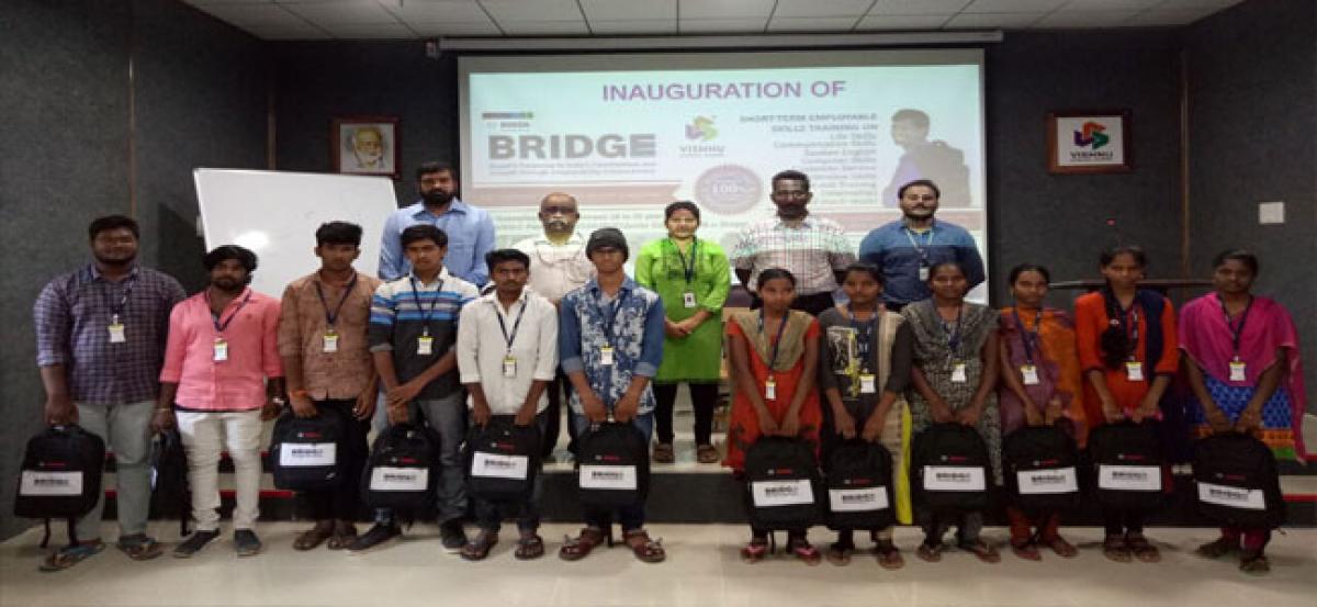 Bridge course for girls begins