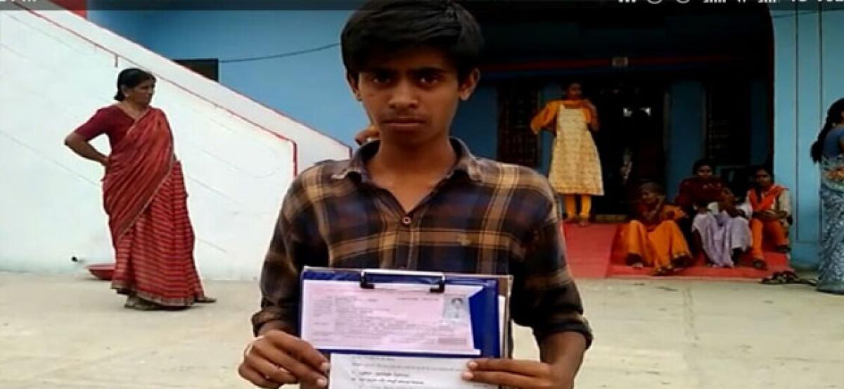 Bereaved student takes SSC exam