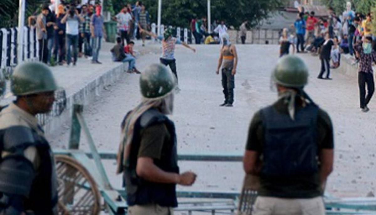 Stone Pelting Incidents Down By Half In Kashmir Valley, Claims CRPF