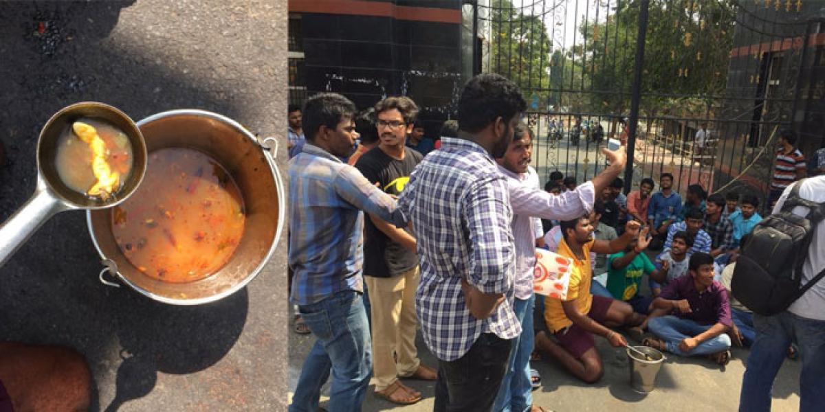 Andhra University students stage protests after lizard found in sambhar