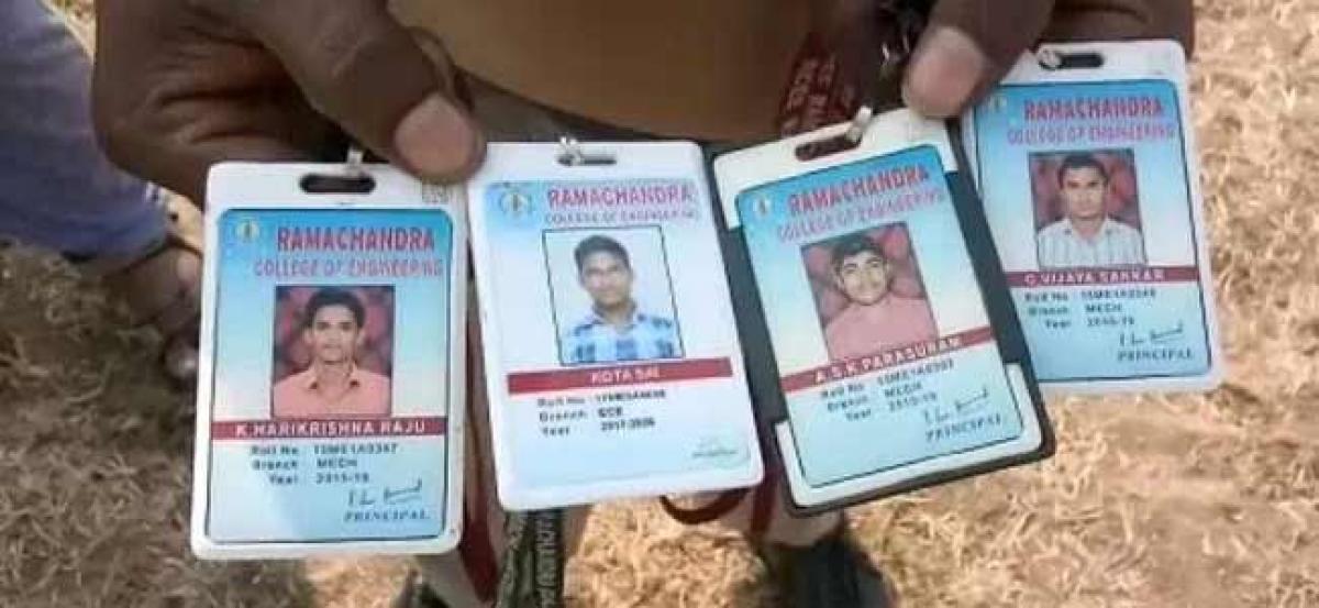 Four engg students drown in Eluru well