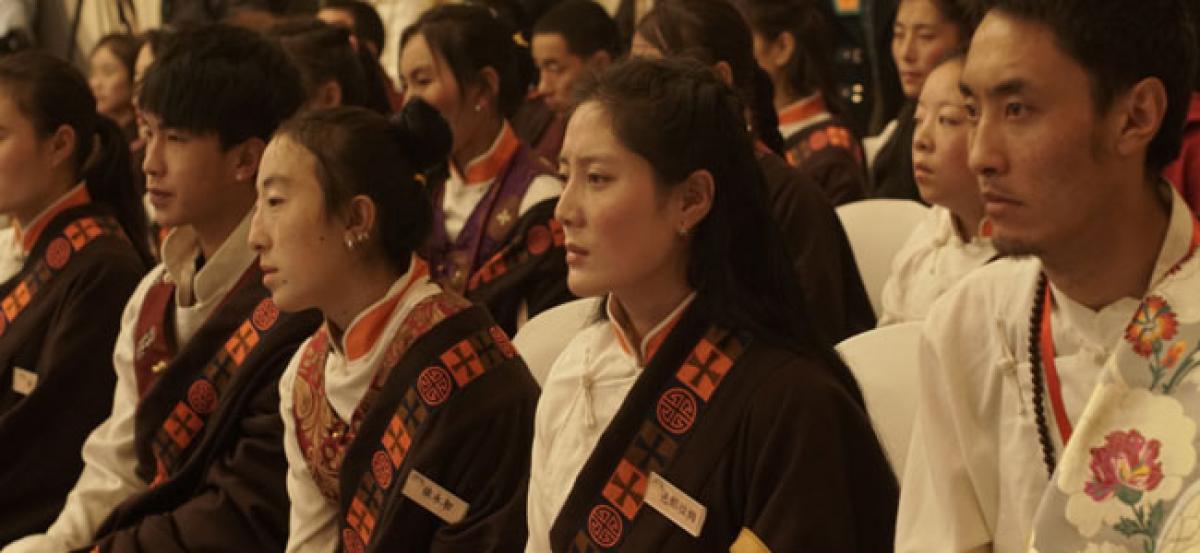 Students of Thangka painting celebrate graduationin Shanghai