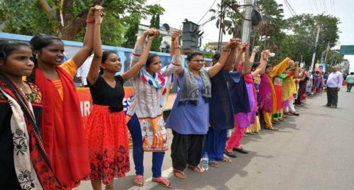 Students form human chain demanding special category status in Vijayawada