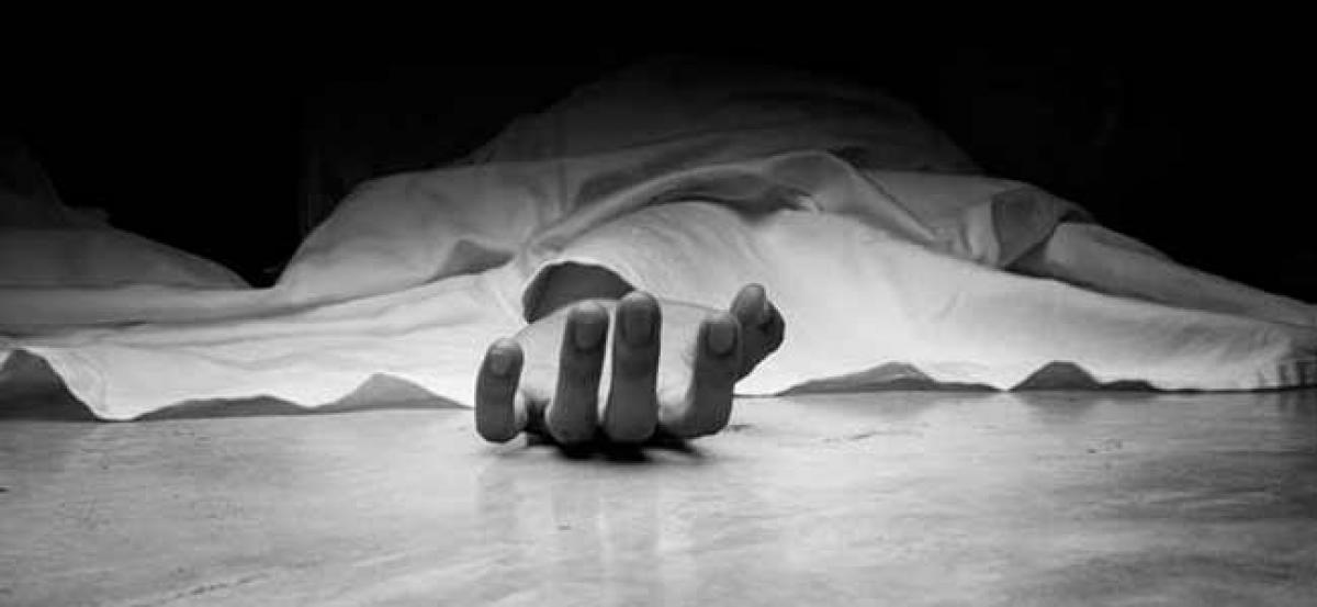 Auto-rickshaw driver ends life in Hyderabad
