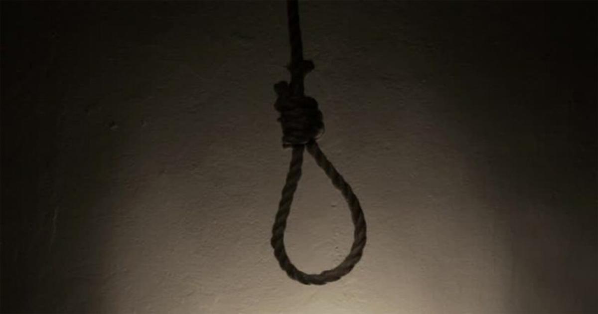 House wife commits suicide