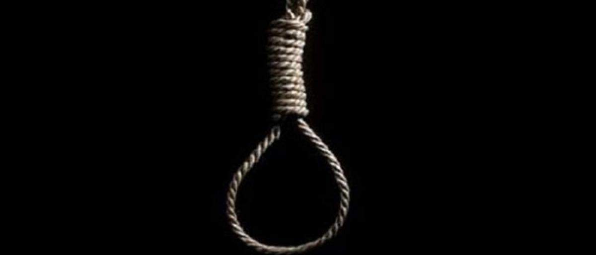 HAL officers wife, daughter commit suicide