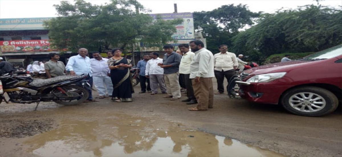 Sunita orders R&B officials to repair roads
