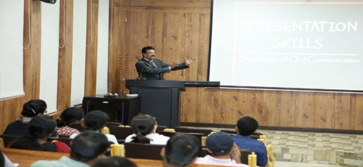 EFL holds a lecture on presentation skills