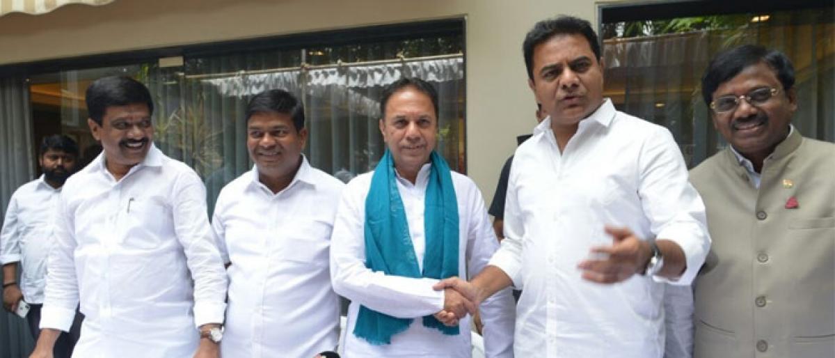 Congress leader Suresh Reddy joins TRS