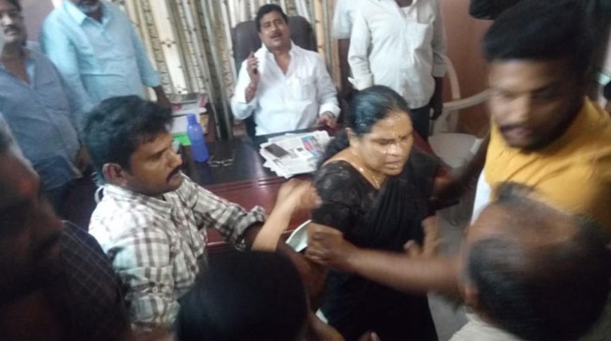 Congress leader’s wife tries immolation