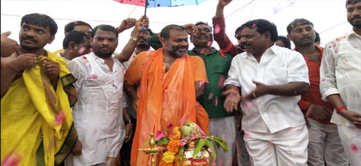 Swami Paripoornananda adopts Dabilguda village