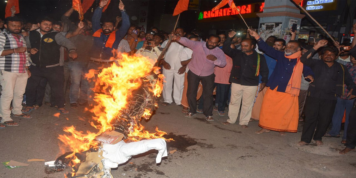 Kerala Chief Minister effigy burnt in AS Rao Nagar