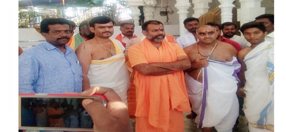 Seer prays at Ananthagiri temple