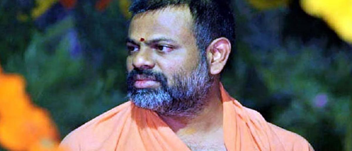 High court lifts ban on Swami Paripoornanda